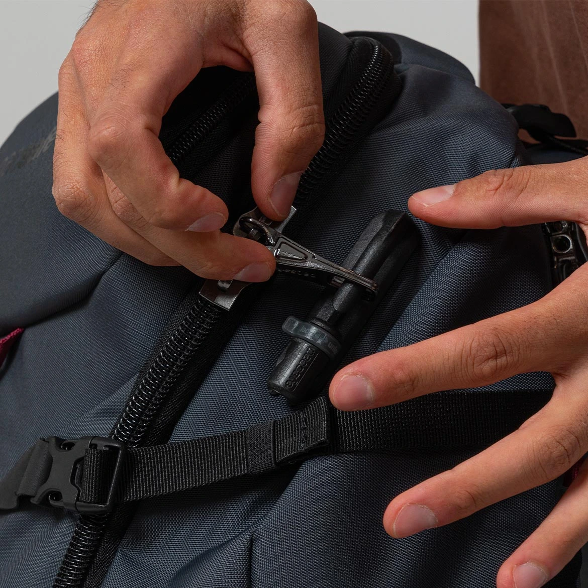 Robar Deluxe zabezpieczenie antykradzieżowe w plecakach Pacsafe z serii EXP