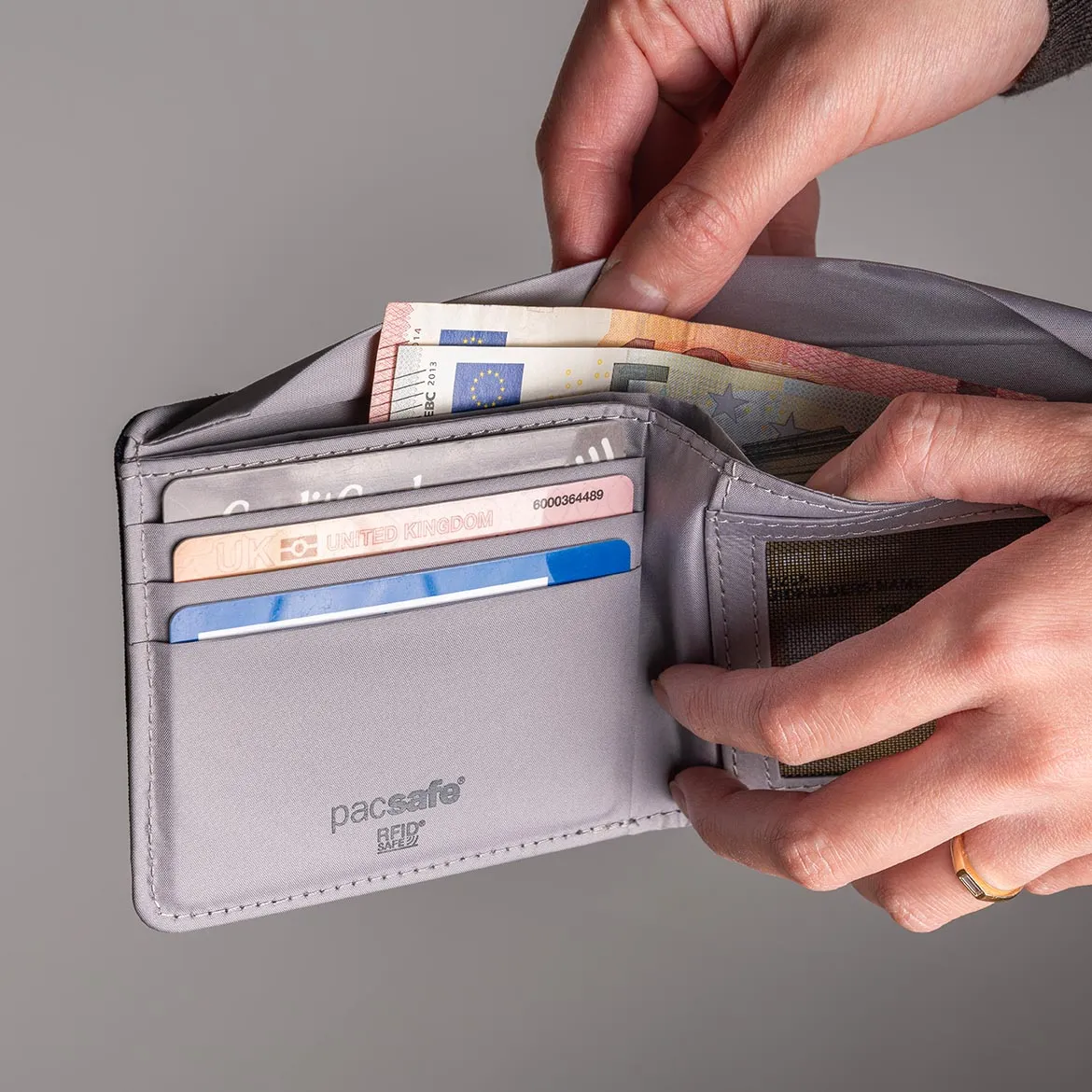 Portfel antykradzieżowy RfidSafe Pacsafe