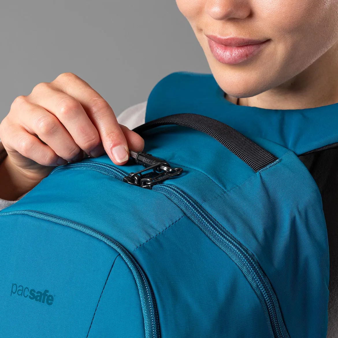 System antykradzieżowy Lockabout w plecaku Pacsafe