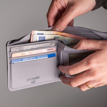 Portfel antykradzieżowy mały RFID Pacsafe - granatowy