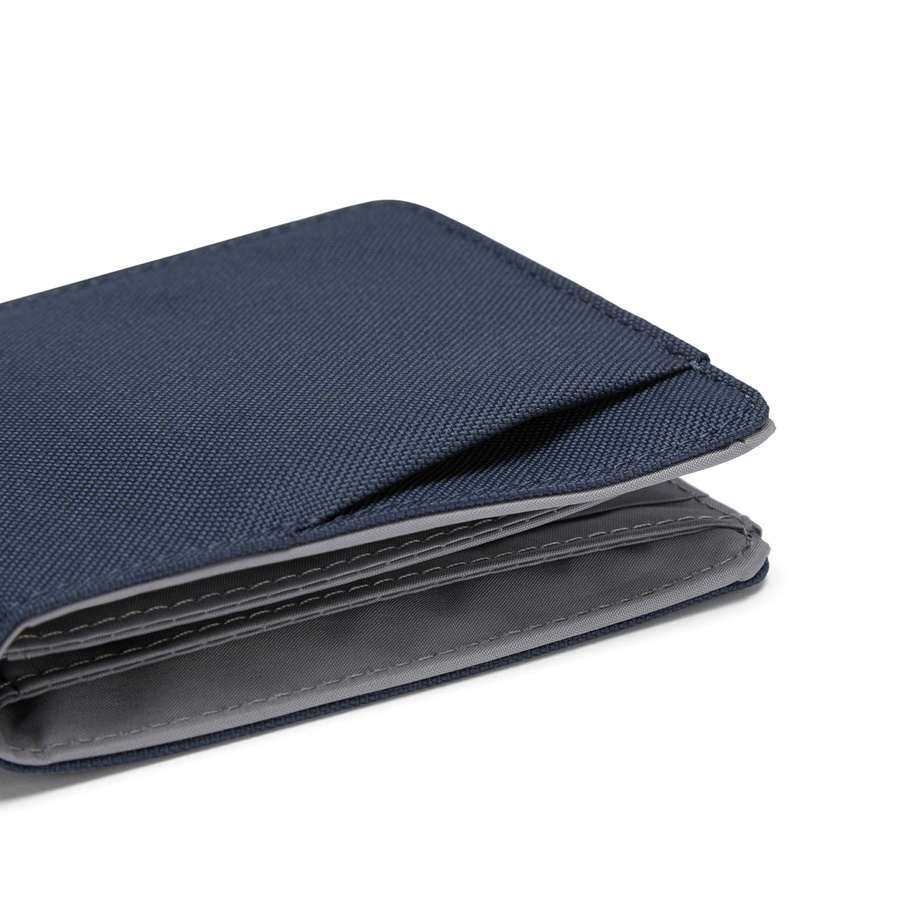 Portfel antykradzieżowy mały RFID Pacsafe - granatowy