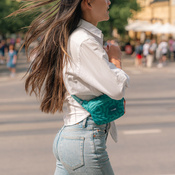 Biodrówka nerka antykradzieżowa Pacsafe Go - turkusowa