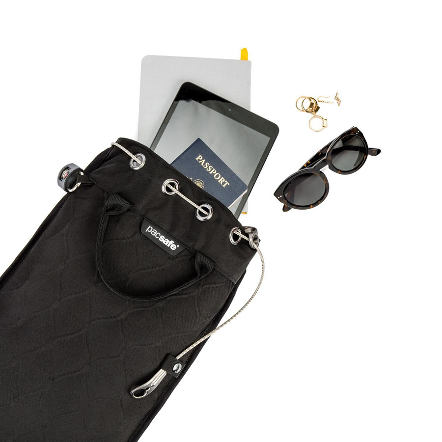 Medium-sized anti-theft travel safe Pacsafe Travelsafe 5l GII - black