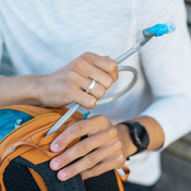 Plecak antykradzieżowy na jedno ramię Pacsafe ECO 12L - pomarańczowy  z econylu