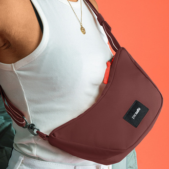 Anti-theft urban Pacsafe Go Lunar bag - burgundy