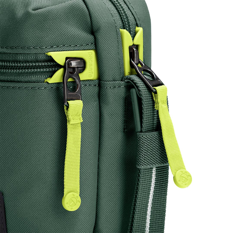 City anti-theft shoulder bag Pacsafe Go - Green