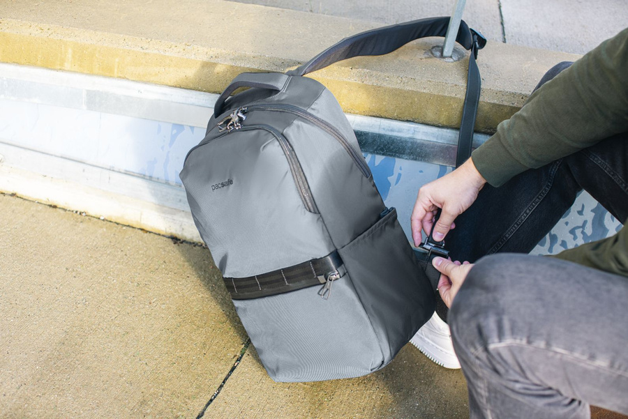 Anti-theft urban backpack Pacsafe Metrosafe X 25L - dark grey
