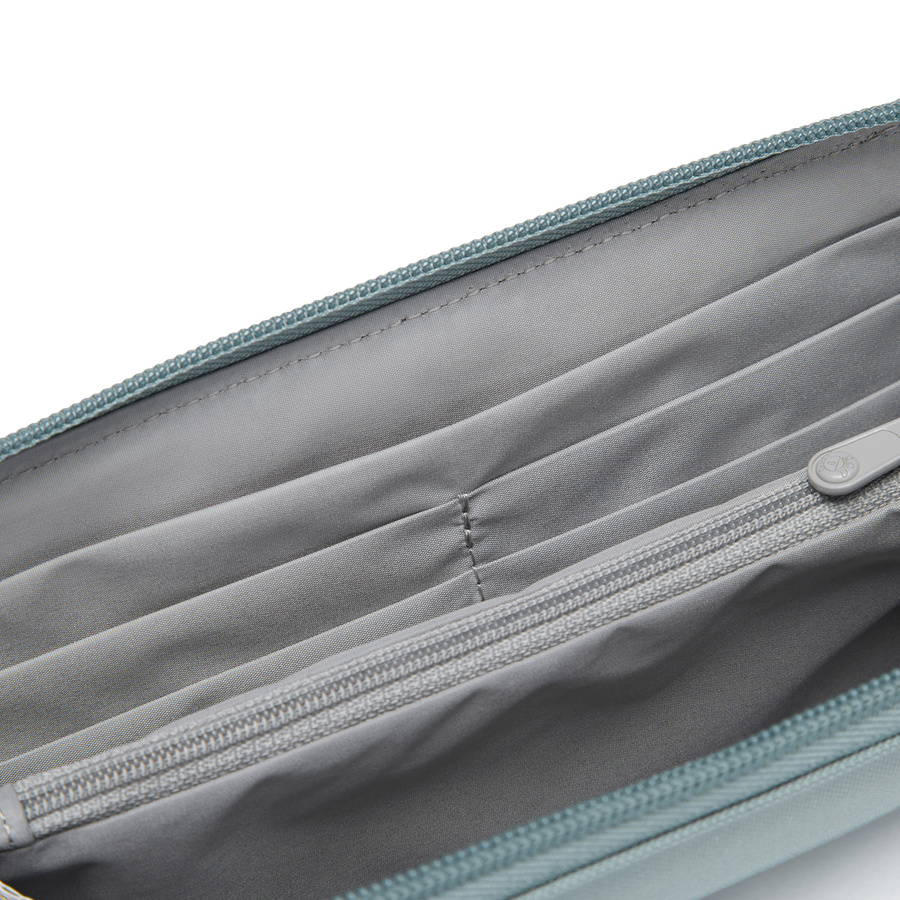 RFIDsafe Continental Wallet Pacsafe - fresh mint