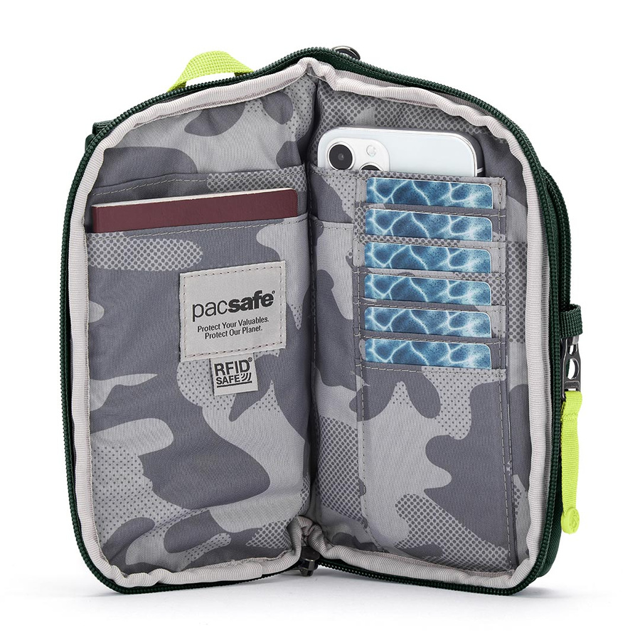 Anti-theft Pacsafe GO shoulder bag - Green