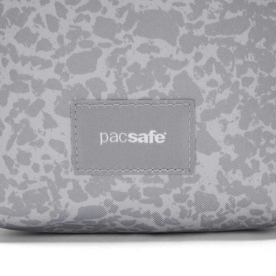 Torba miejska na ramię antykradzieżowa Pacsafe Go - szara