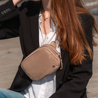 Torebka/biodrówka damska 2w1 antykradzieżowa Pacsafe W - beżowa 