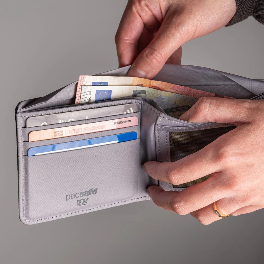 Portfel antykradzieżowy mały RFID Pacsafe