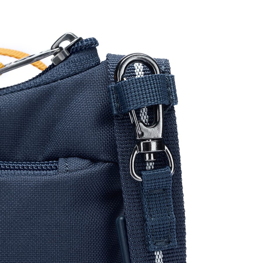 Anti-theft Pacsafe GO shoulder bag - Coastal blue
