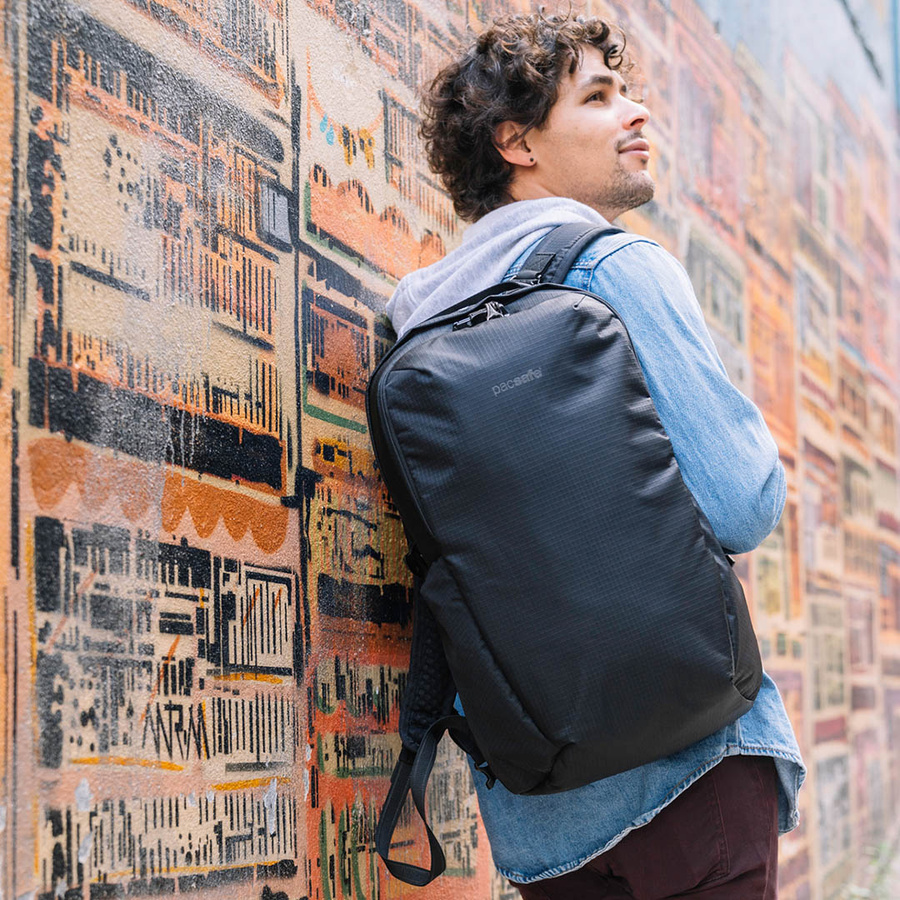 Anti-theft laptop backpack Pacsafe Vibe 25l - black