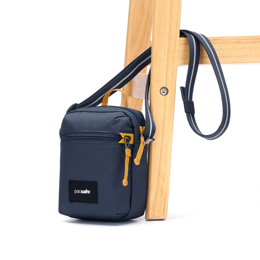 City anti-theft shoulder bag Pacsafe Go - navy blue