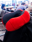 Travel pillow around the neck - red. Plus ear plugs and eye band