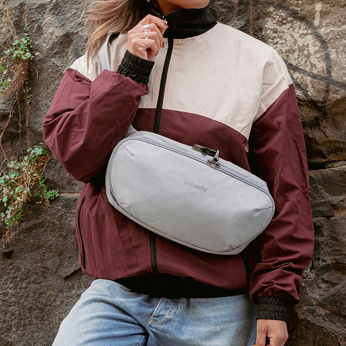 Biodrówka saszetka wodoodporna antykradzieżowa Pacsafe V - szara