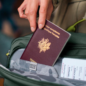 Anti-theft cabin backpack Pacsafe Go 34 l - Green