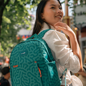 Anti-theft urban backpack Pacsafe Go 15 l - turquoise