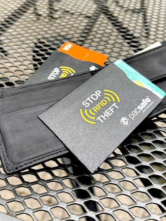 Pacsafe RFID Set: Men's Wallet Z100 + RFID card case
