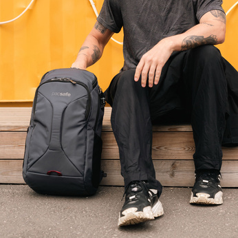 Plecak antykradzieżowy turystyczny Pacsafe EXP28 - ciemnoszary