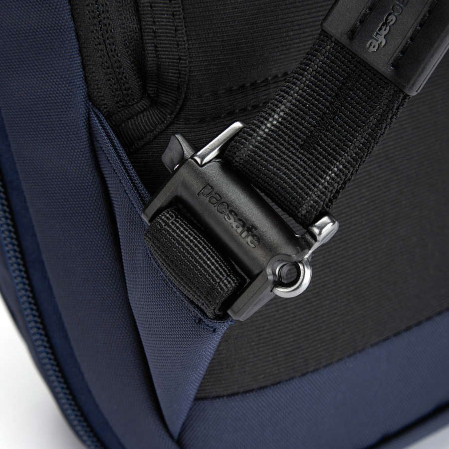 Anti-theft laptop backpack Pacsafe Metrosafe X 16' - Black