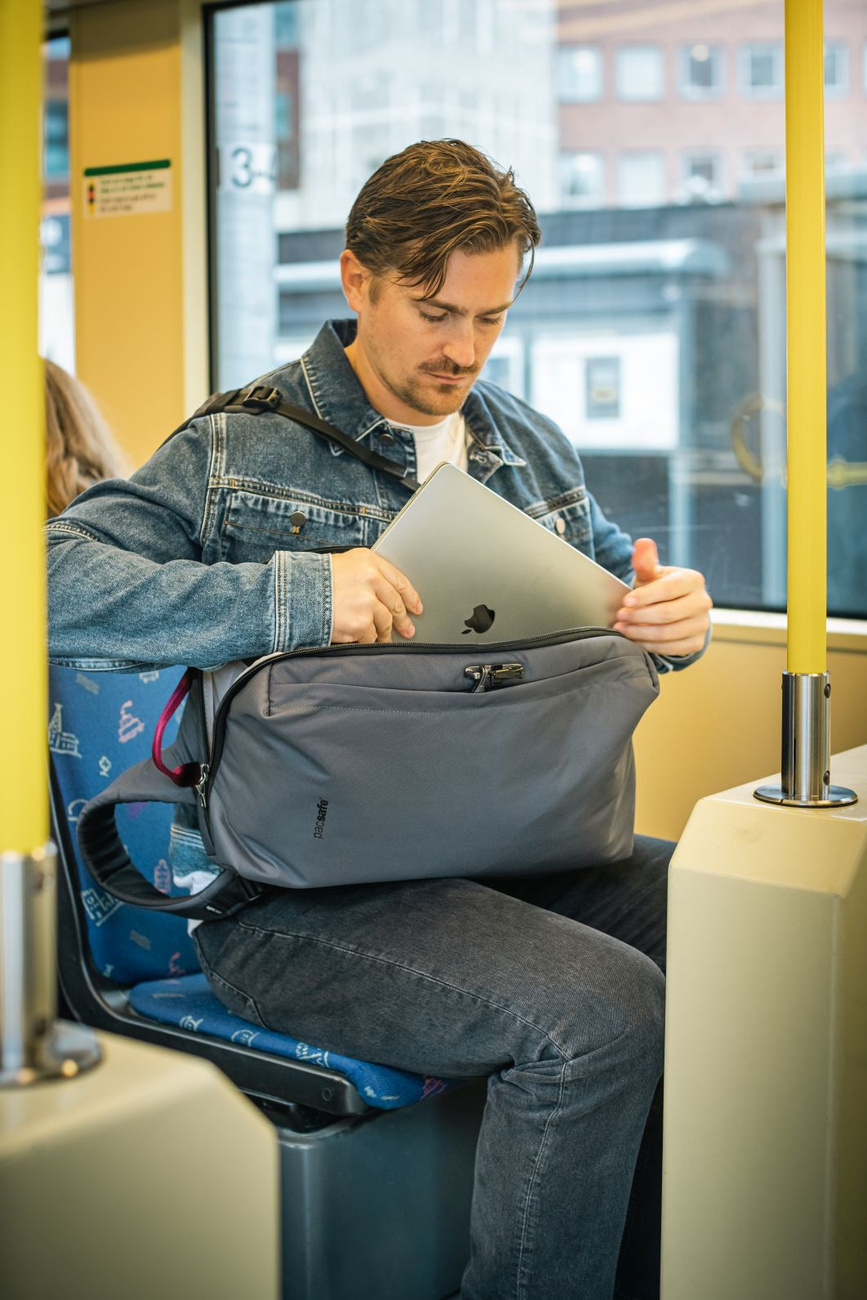 Anti-theft laptop backpack 18L Pacsafe Metrosafe X with 16' laptop pocket - dark gray