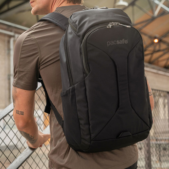 Plecak antykradzieżowy turystyczny Pacsafe EXP28 - czarny