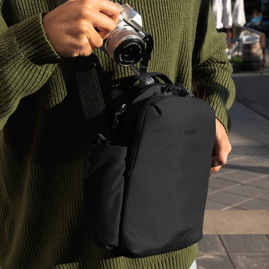  Anti-theft Sling Bag Pacsafe V -  jet black