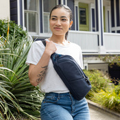 Saszetka plecak antykradzieżowy Pacsafe V - granatowy