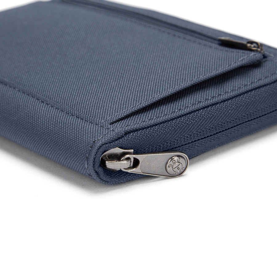 Men's large RFID wallet Pacsafe - coastal blue