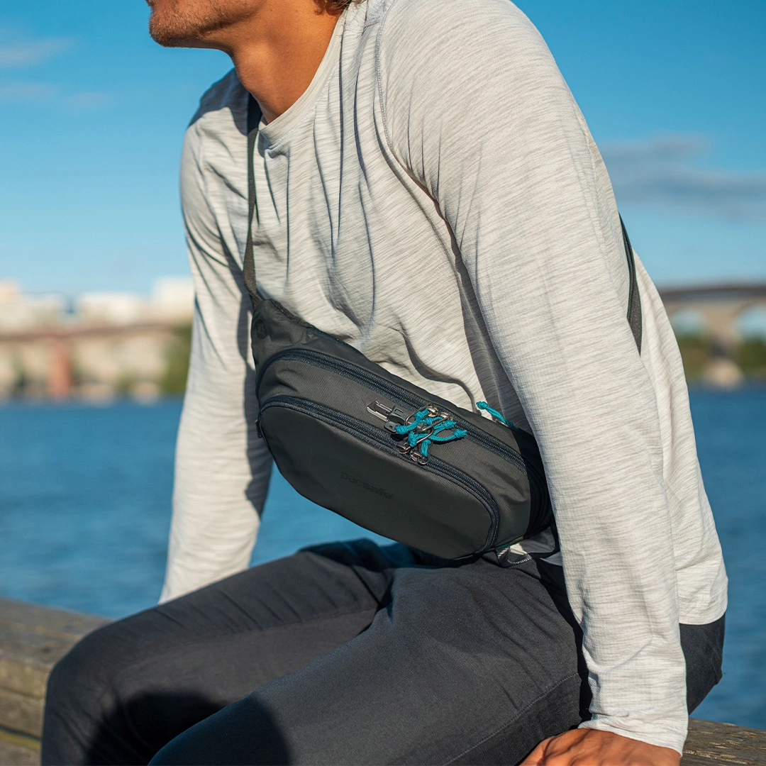 Zdjęcie: Biodrówka Pacsafe ECO