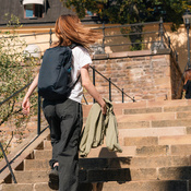 Plecak turystyczny antykradzieżowy na laptopa Pacsafe V 24 l - granatowy