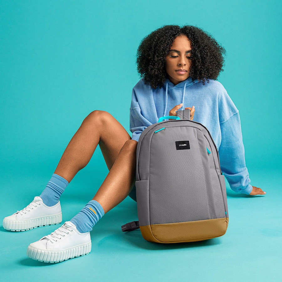 Anti-theft urban backpack Pacsafe Go 25 l - Stone