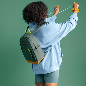 Anti-theft urban backpack Pacsafe Go 15l - green