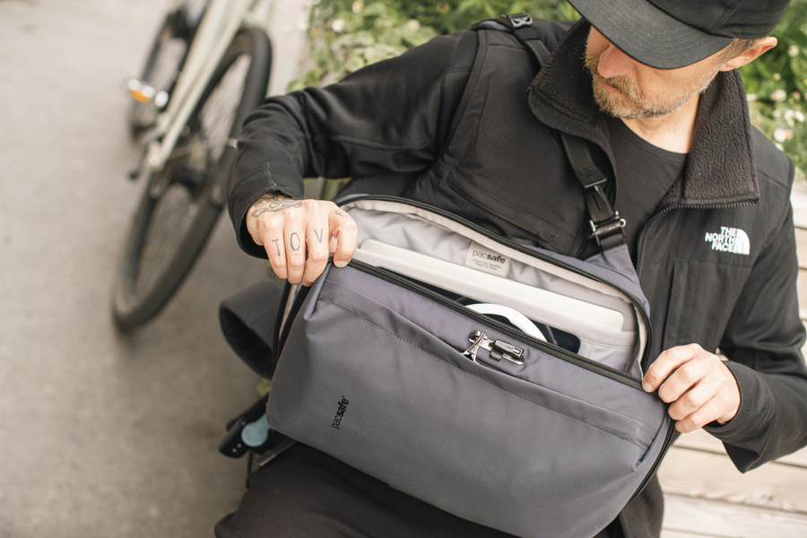 Anti-theft laptop backpack Pacsafe Metrosafe X 13' - dark grey