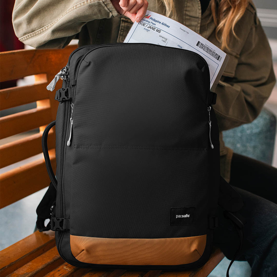 Cabin anti-theft backpack Pacsafe Go 34 l - black