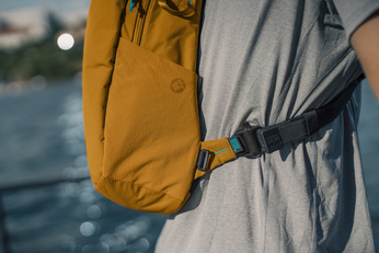 Plecak antykradzieżowy na jedno ramię Pacsafe ECO 12L - pomarańczowy  z econylu